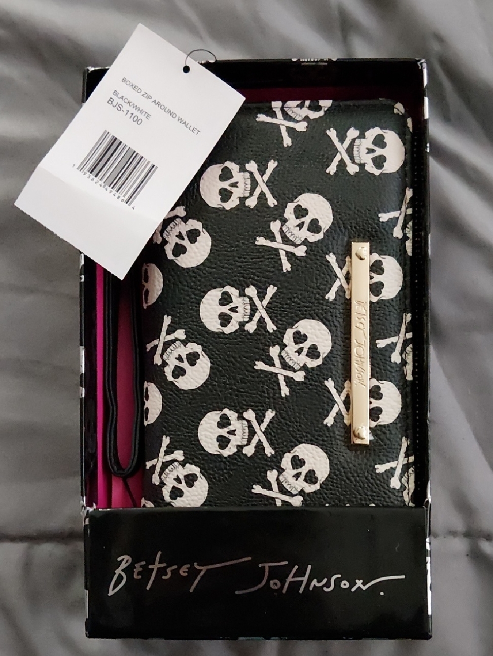 Betsey Johnson Black & White Skull Zip-Around Wallet